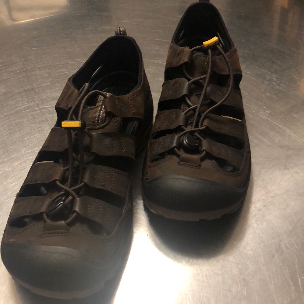 NWOT Keen Mens Sandals